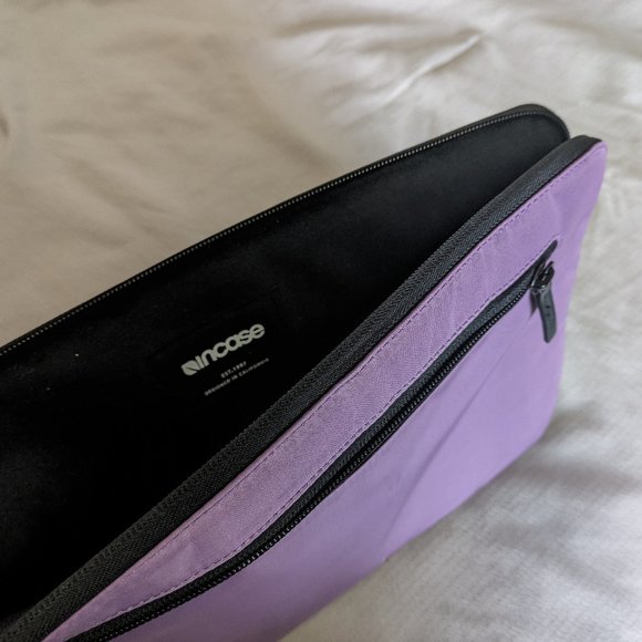 *LIKE NEW* LILAC PURPLE LAPTOP/TABLET CASE - Picture 3 of 3
